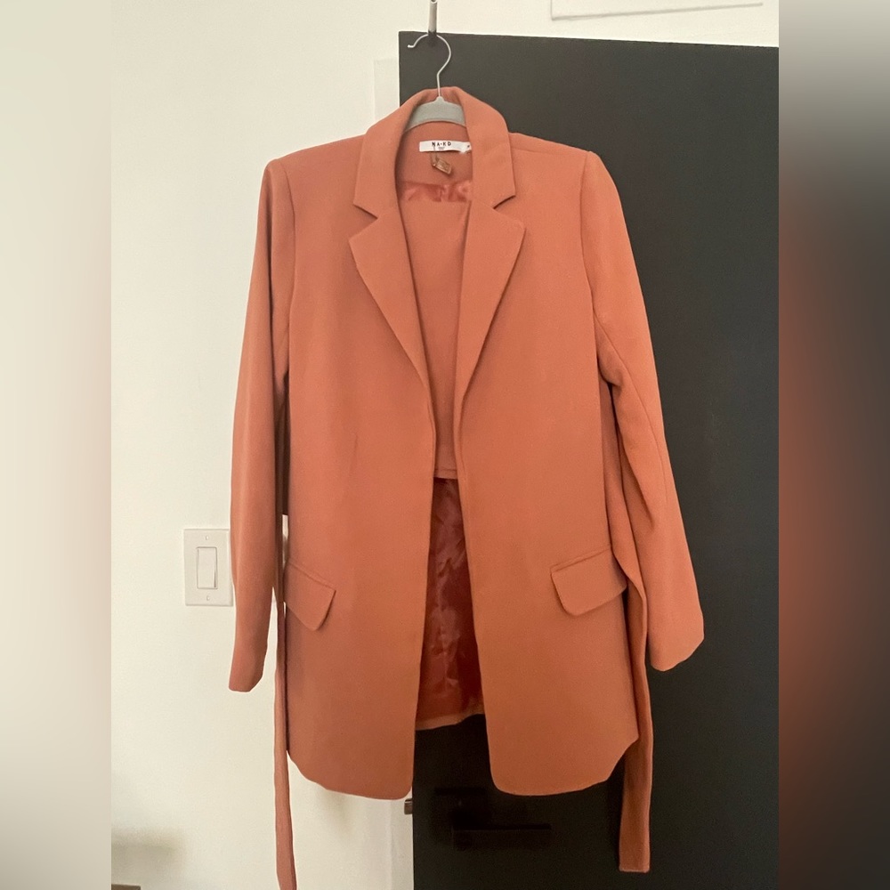 NAKD Salmon Suit - Bermuda Shorts